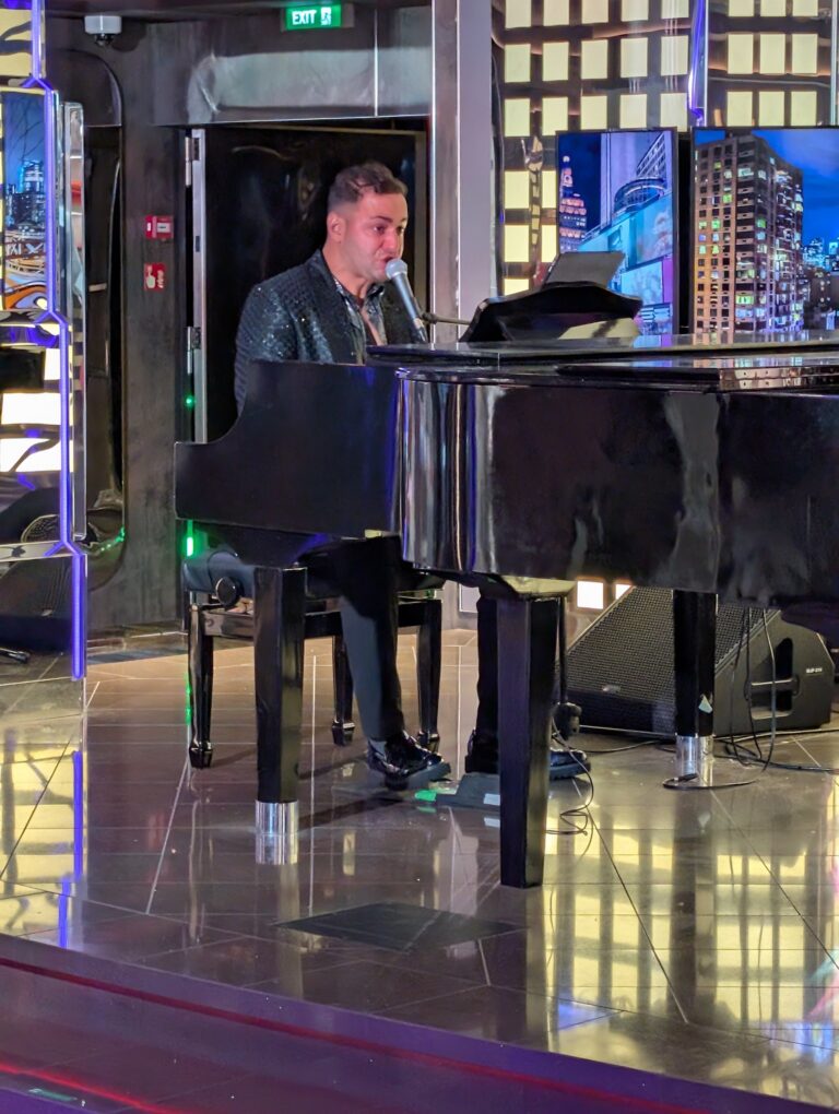 ent_duelingpianos